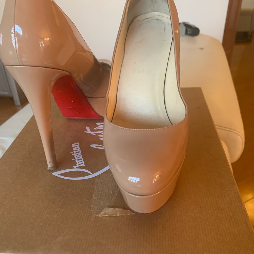 Good condition using size 8